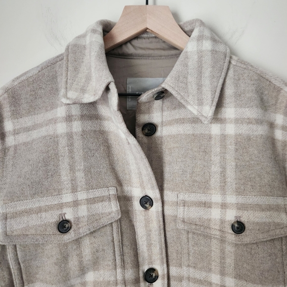 Everlane | The Italian ReWool Oversized Shirt Jacket in Taupe/Cream - Size L - Picture 4 of 13